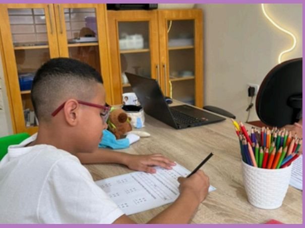 Acompanhamento pedagógico individual de um aluno na Educação Criativa